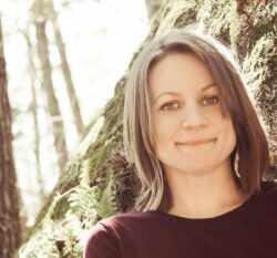 Head shot of Angela Hanscom